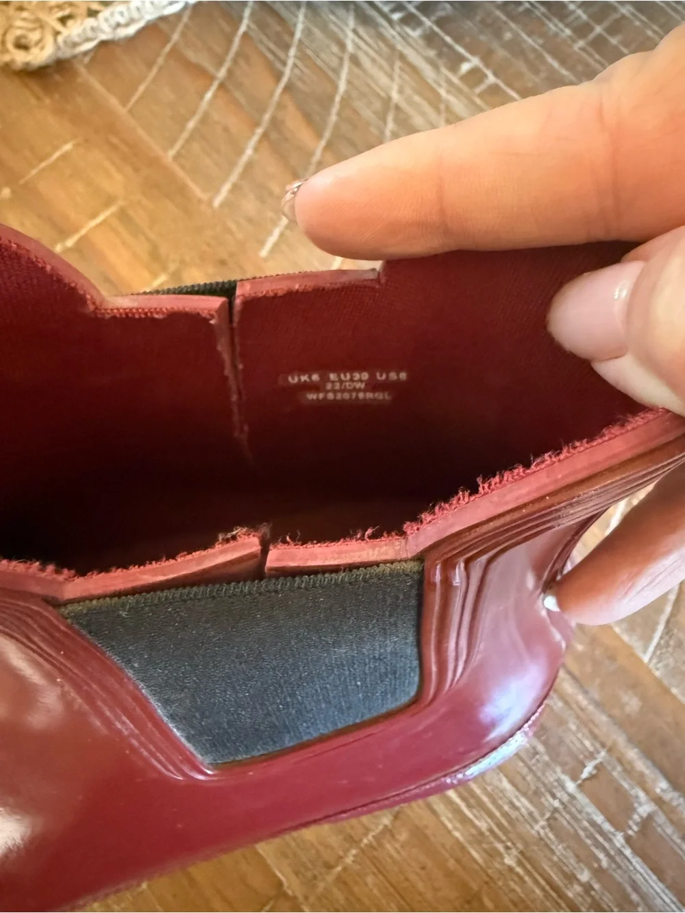 Hunter Rain Boots  in Deep Red size 8 - Picture 4 of 4